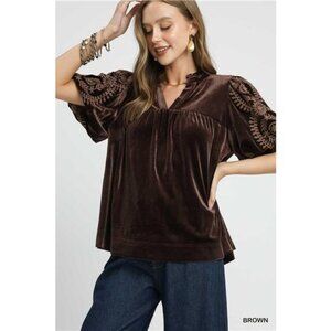 ✨NWT Umgee Full Size Velvet Embroidered Sleeve Blouse Plus Size